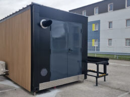 Arrière du module conteneur de la blanchisserie de l'hôtel
